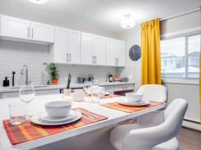 Gorgeous 2Br Condo w Parking Patio Coffee!